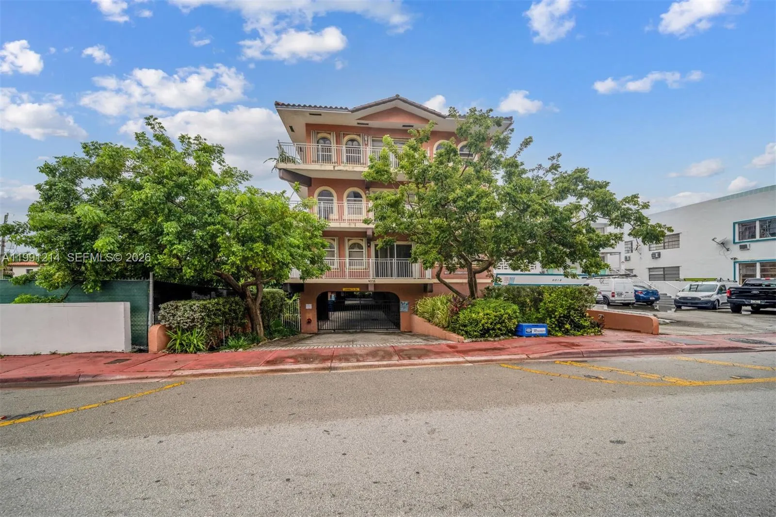 9008 Collins Ave #402