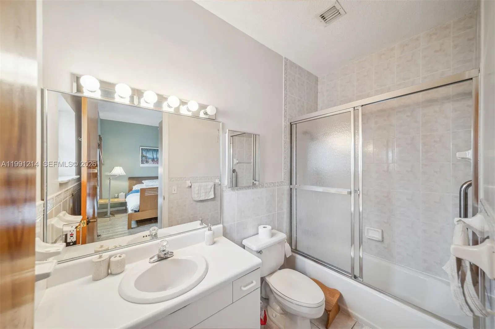 9008 Collins Ave #402
