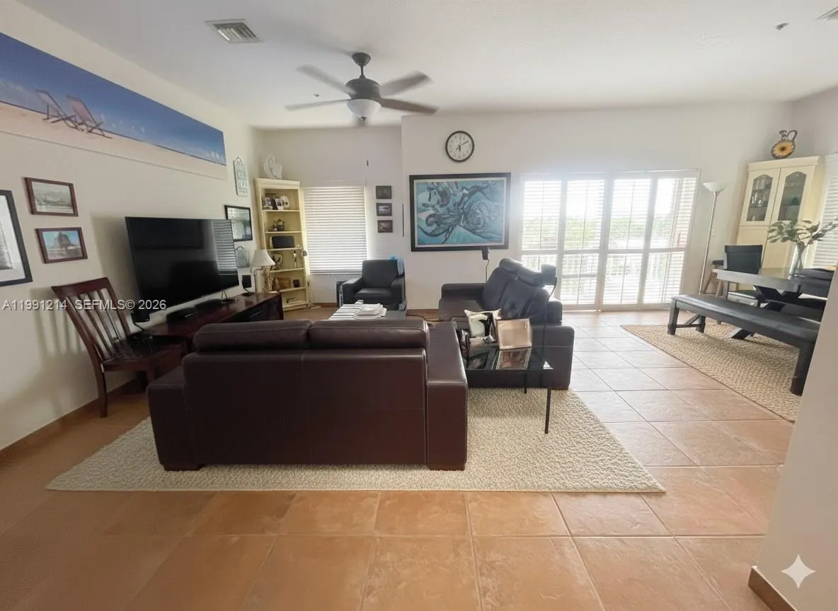 9008 Collins Ave #402