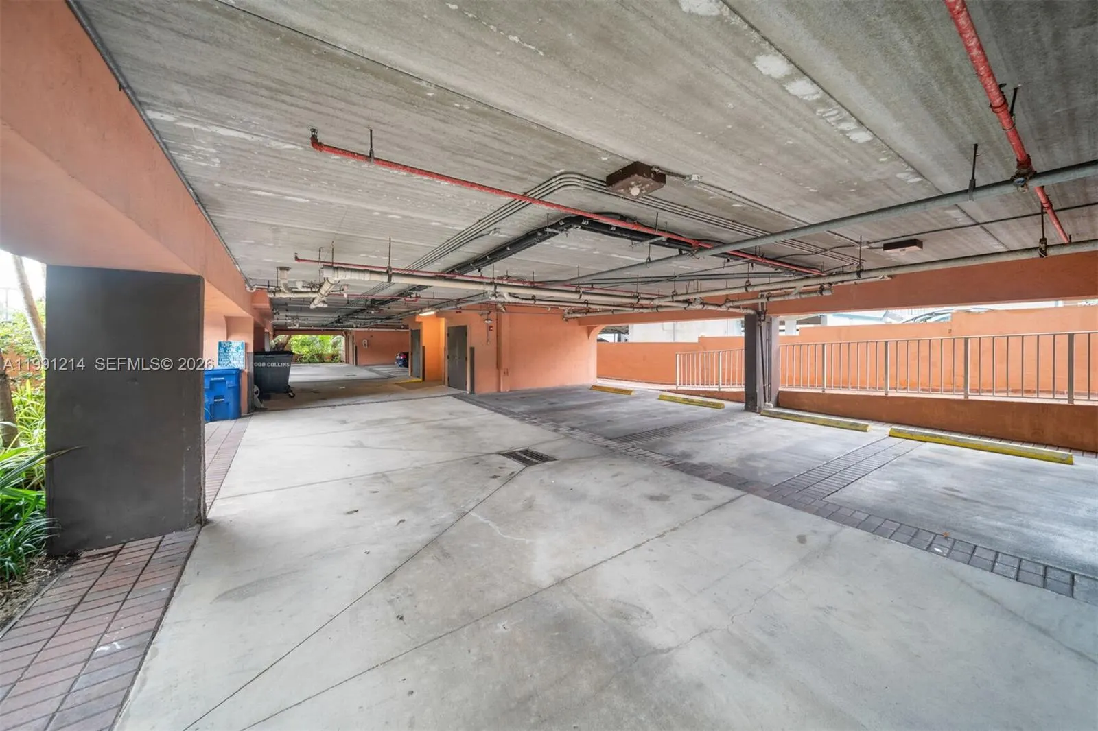 9008 Collins Ave #402