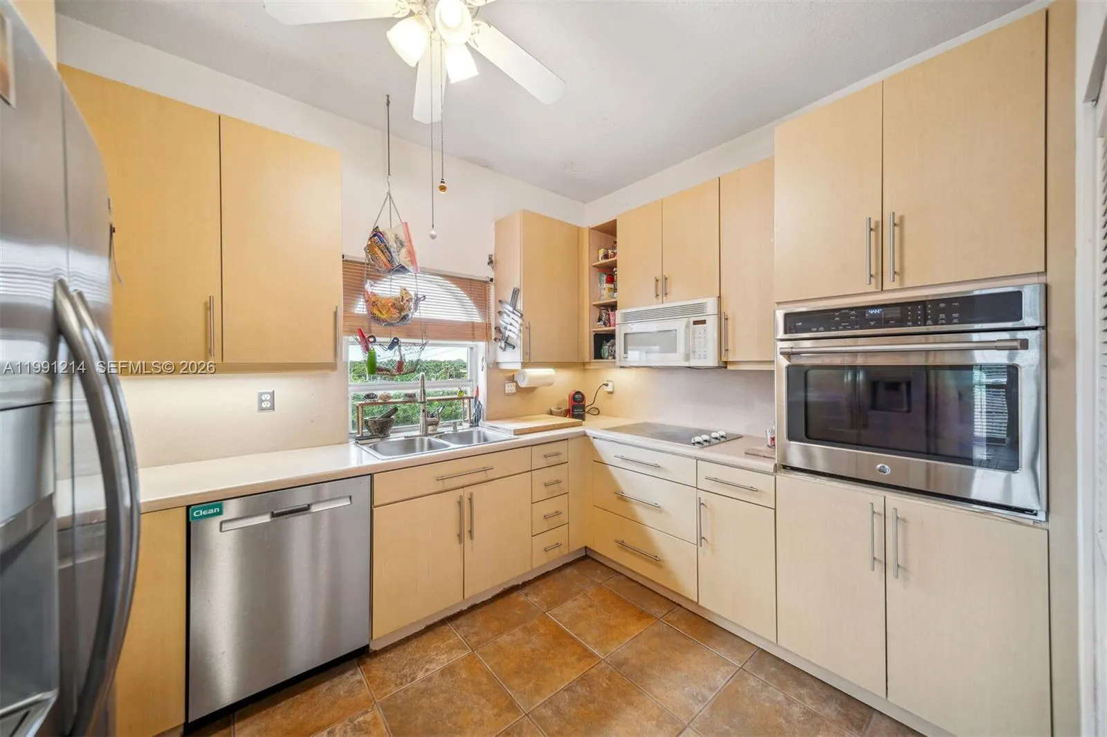 9008 Collins Ave #402