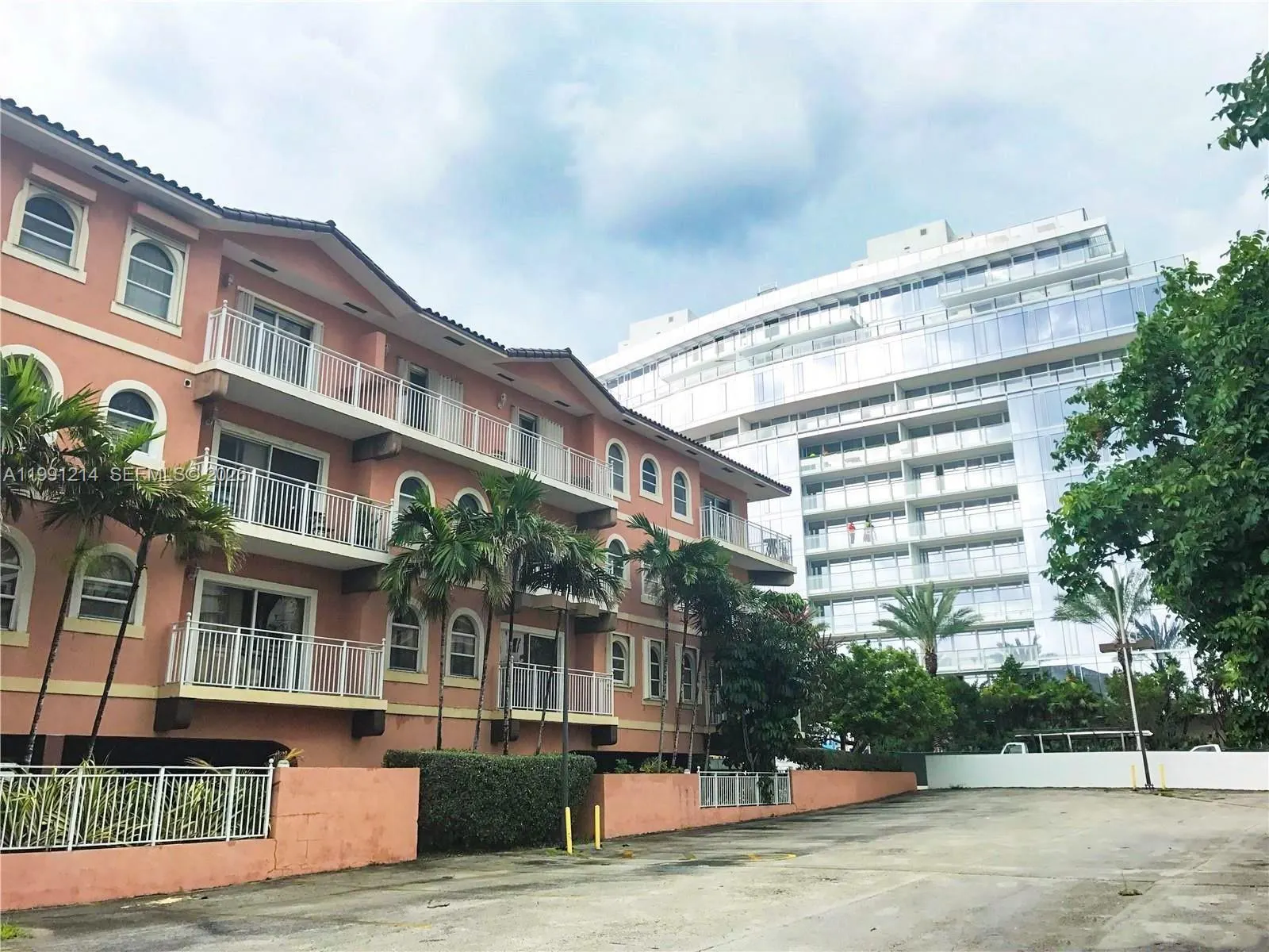 9008 Collins Ave #402