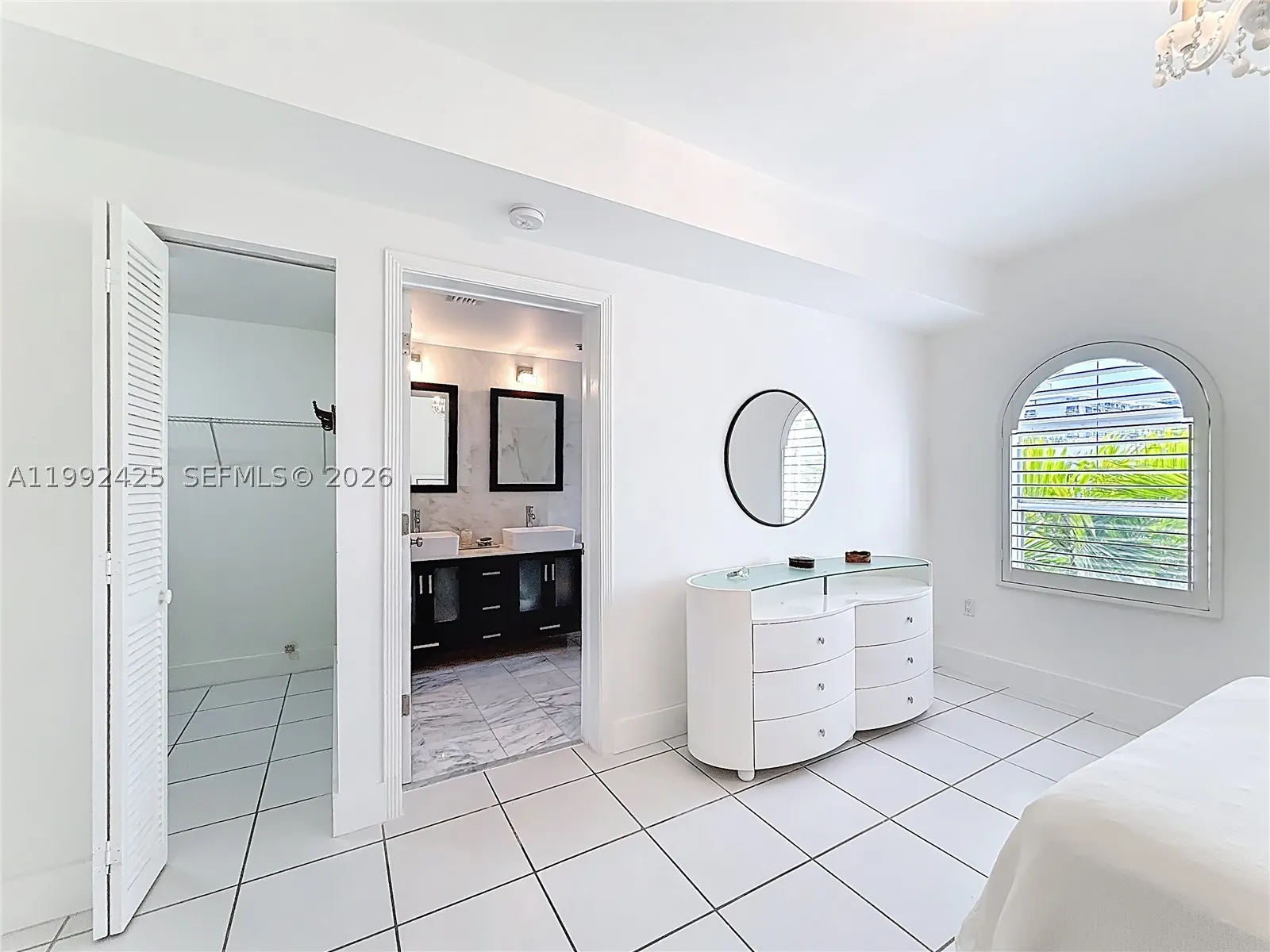 9008 Collins Ave #303