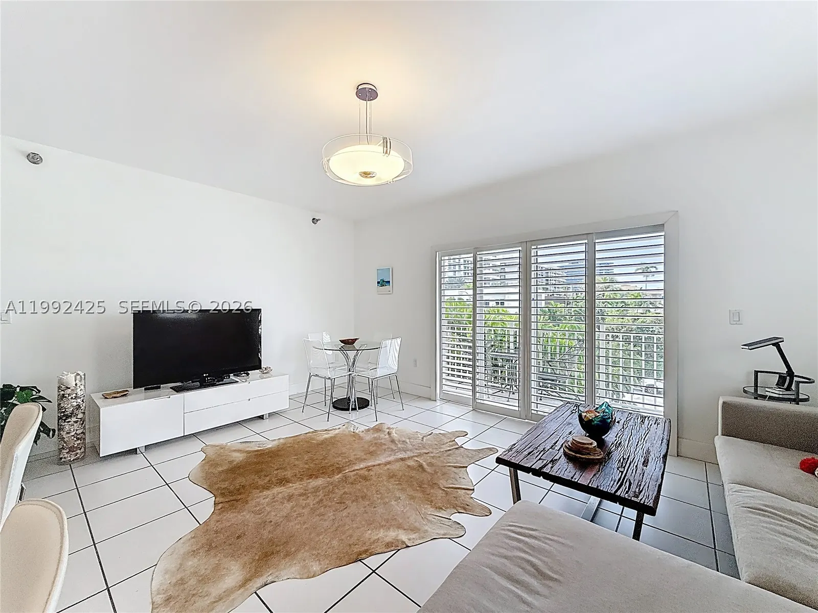 9008 Collins Ave #303