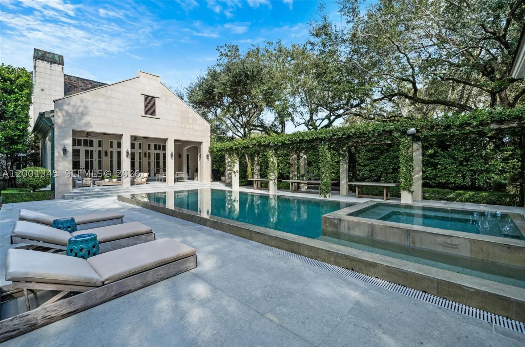 9741 W Suburban Dr