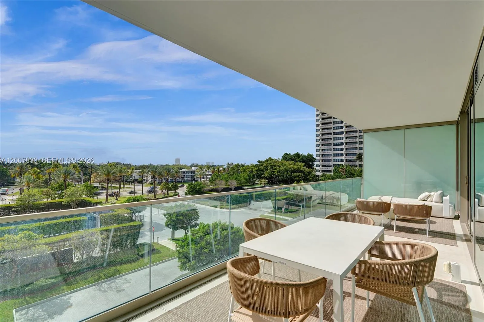 10201 Collins Ave #404