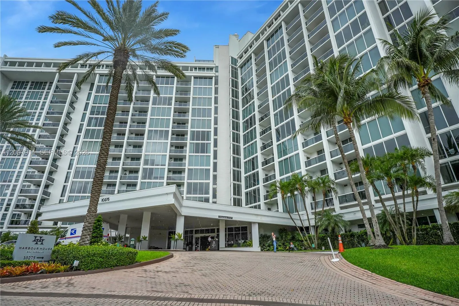 10275 Collins Ave #315
