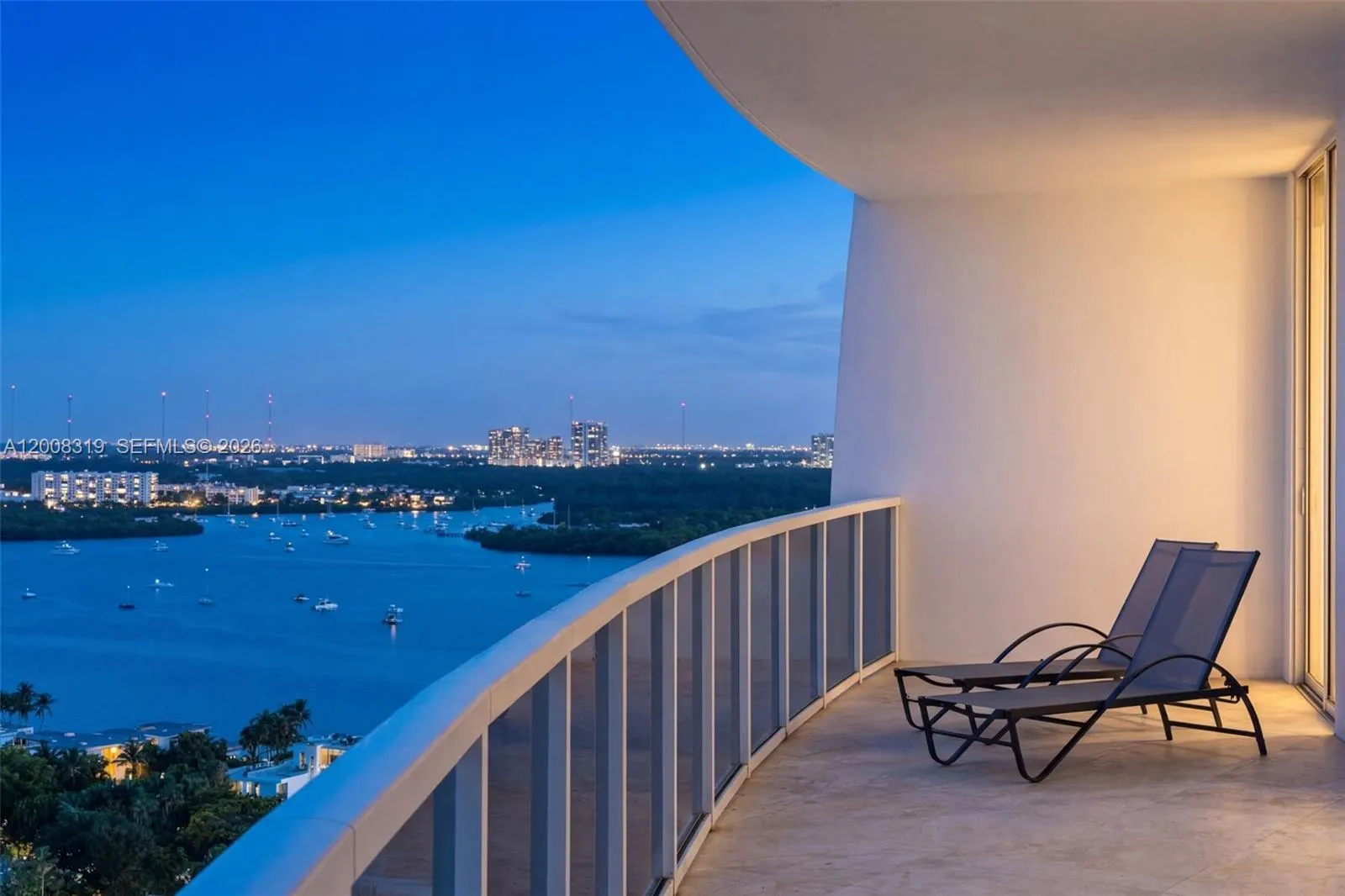 10225 Collins Ave #2004