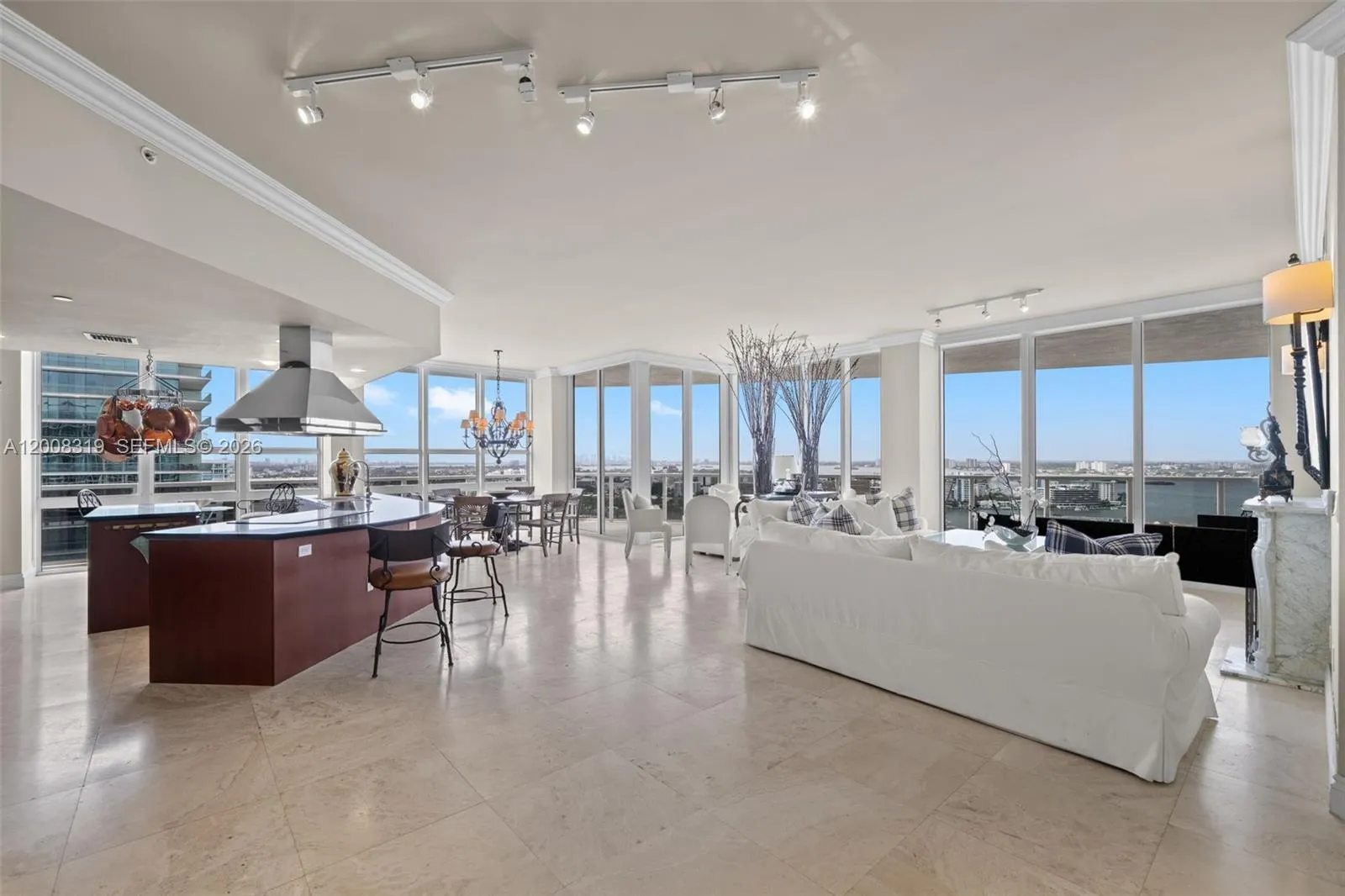 10225 Collins Ave #2004