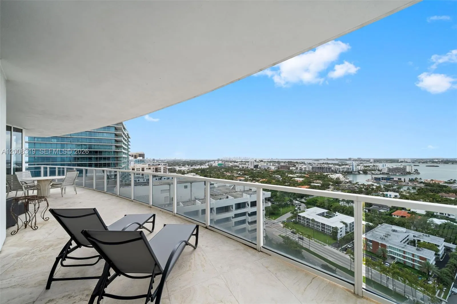 10225 Collins Ave #2004