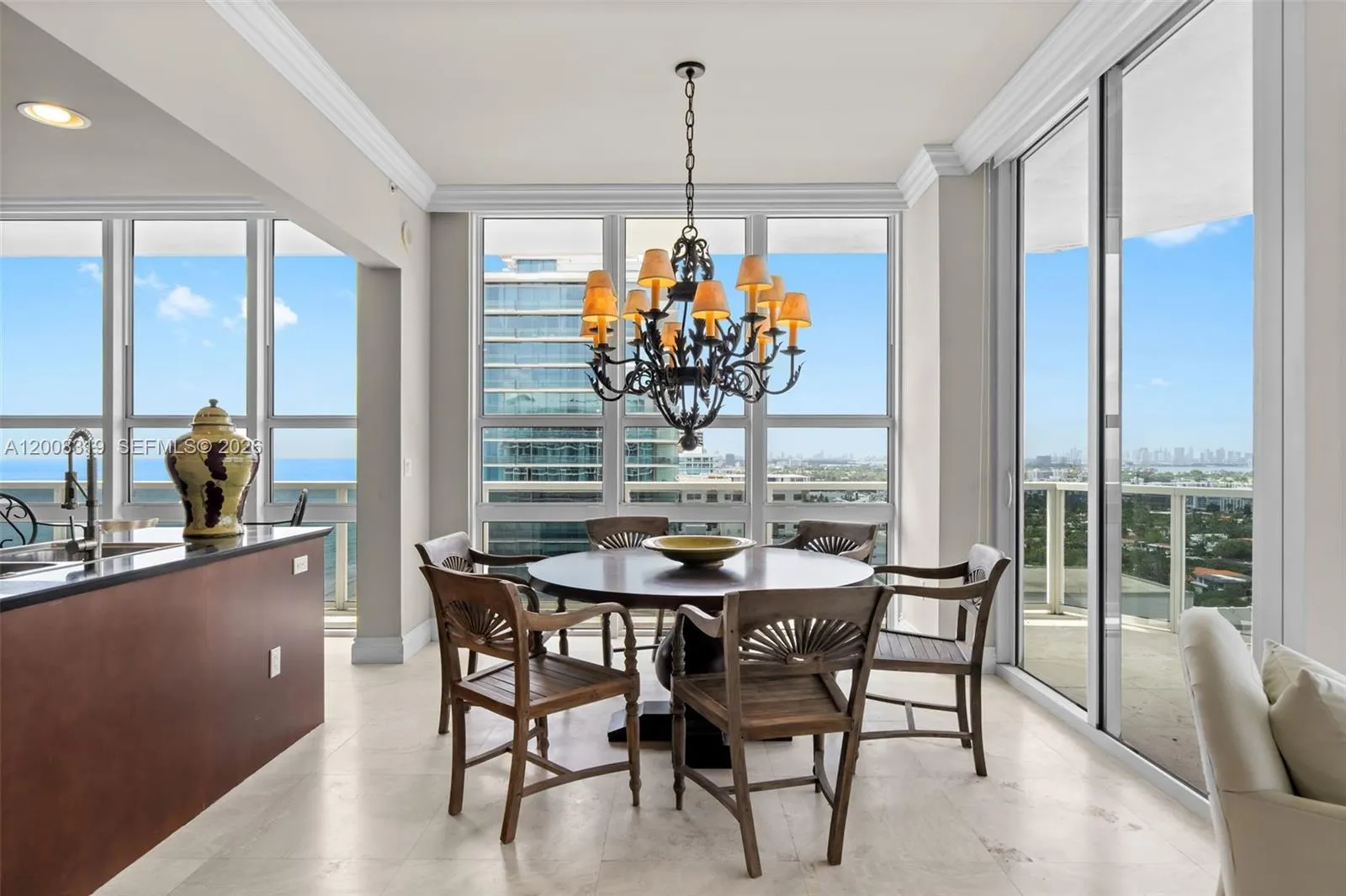10225 Collins Ave #2004