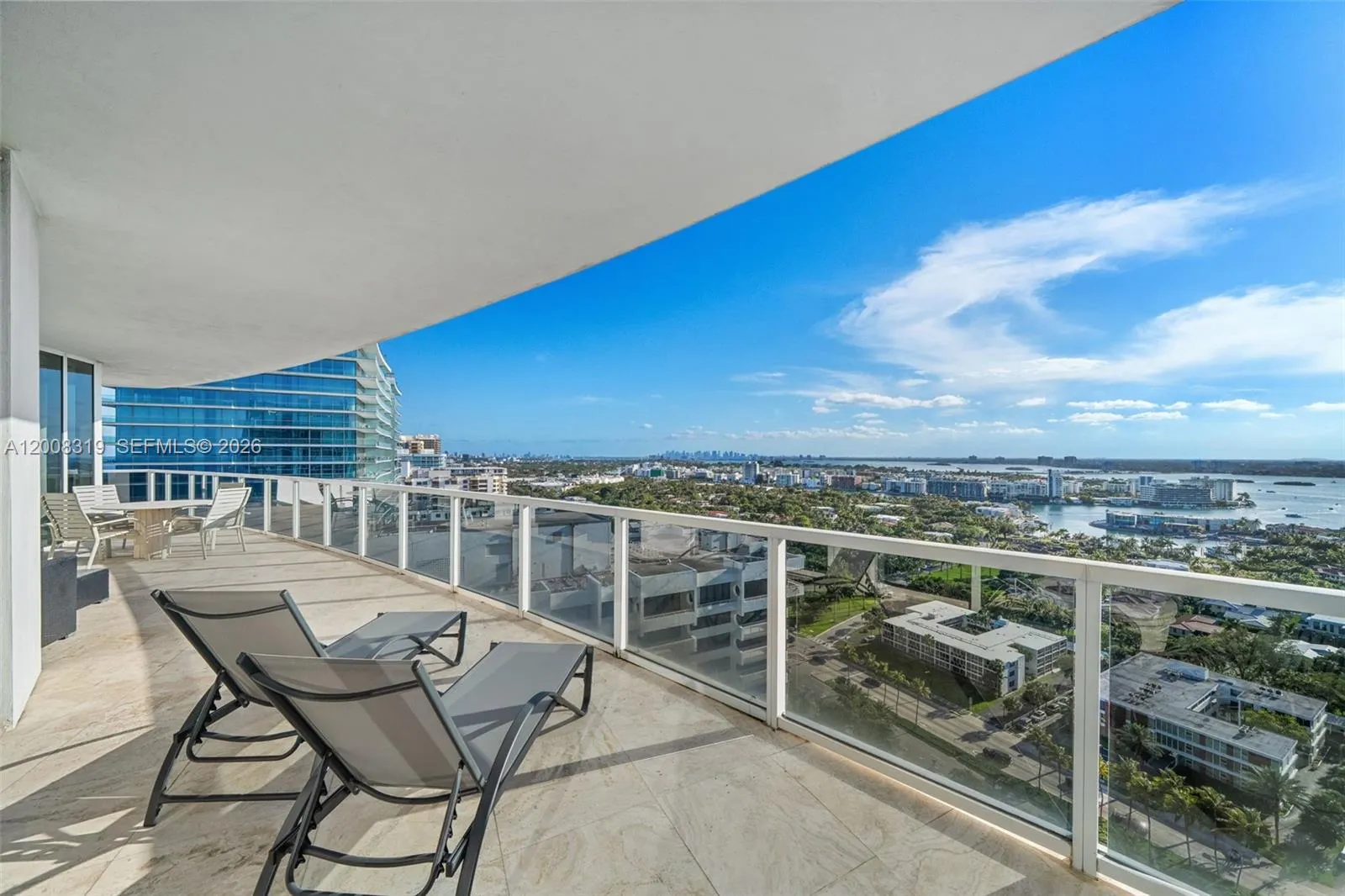 10225 Collins Ave #2004