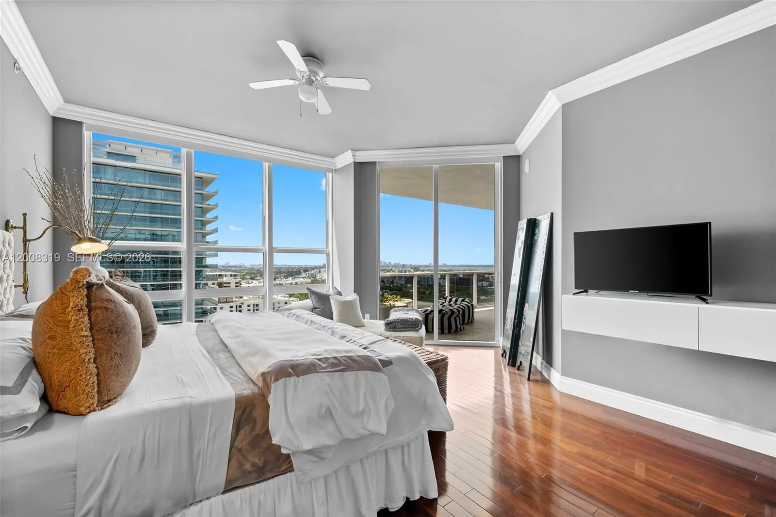 10225 Collins Ave #2004