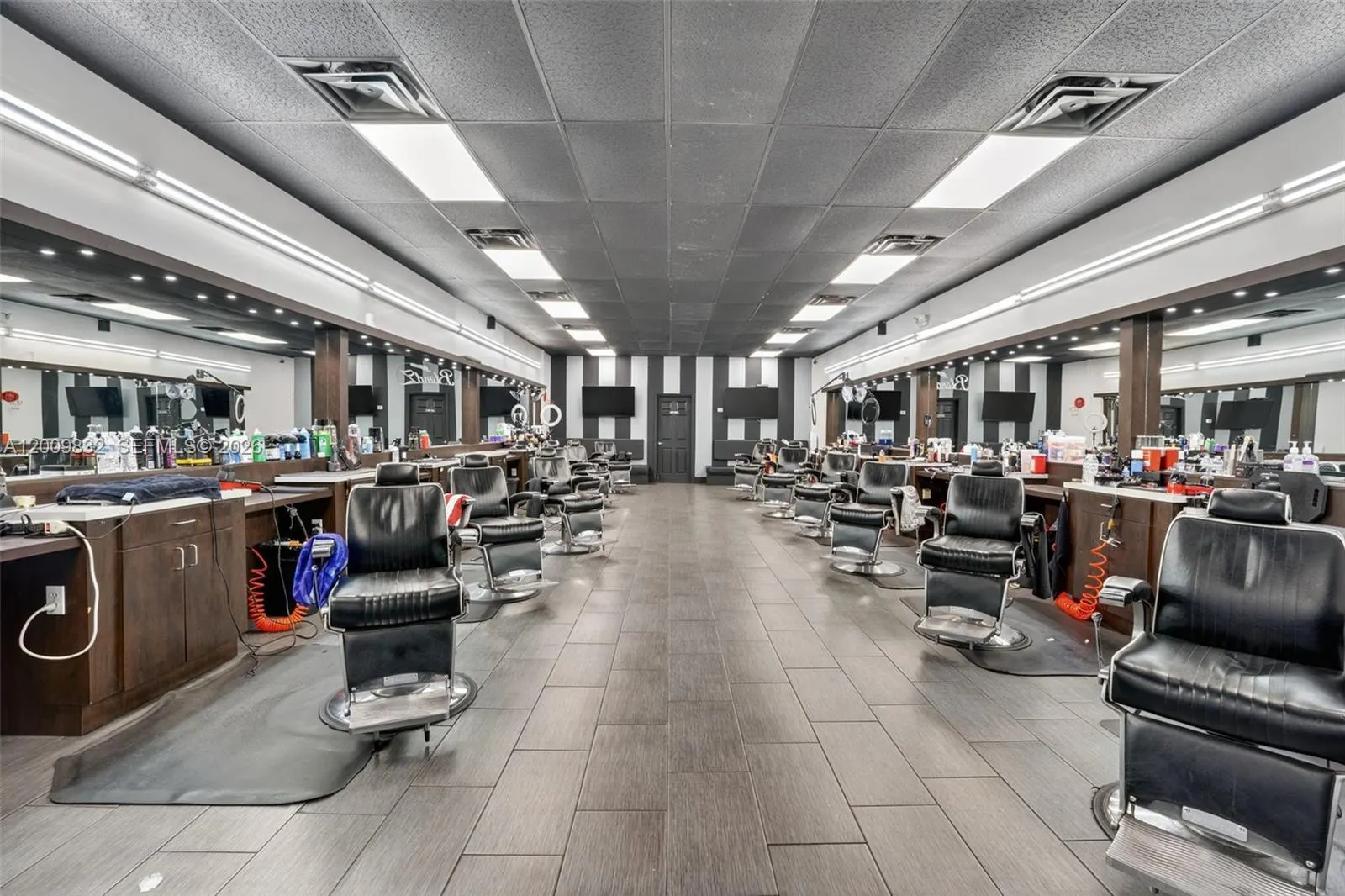Established Barbershop for Sale – Prime Kendall Location