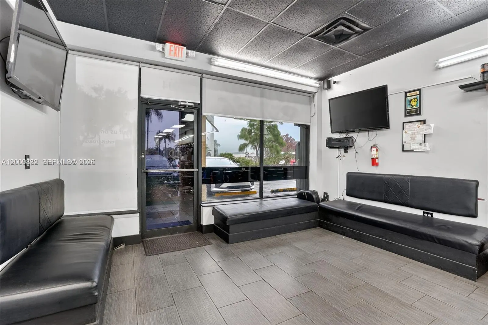 Established Barbershop for Sale – Prime Kendall Location