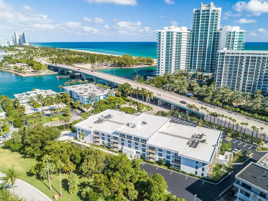 10250 Collins Avenue #412