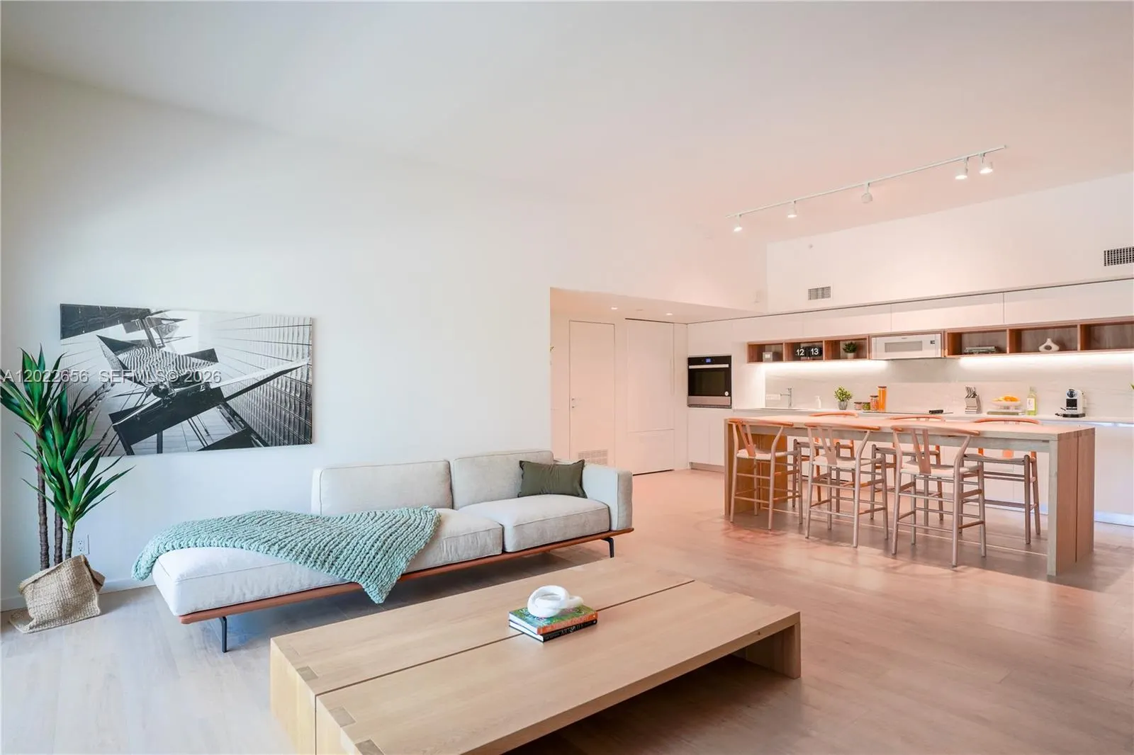 10250 Collins Avenue #412