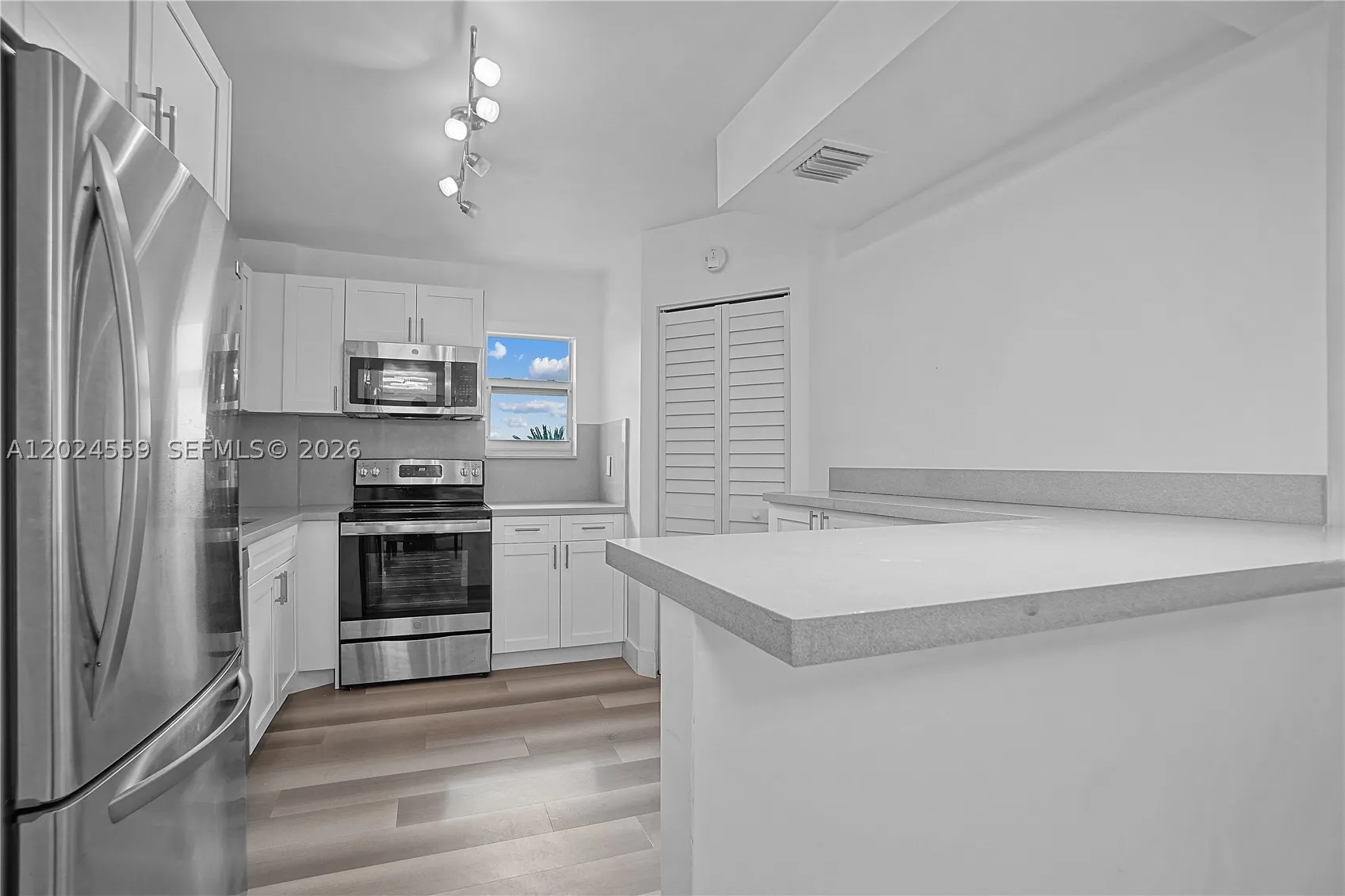 9273 Collins Ave #309