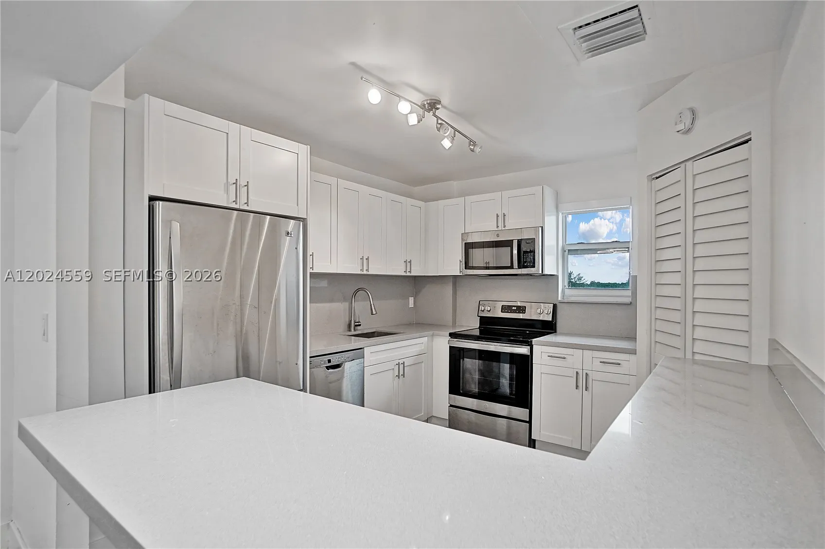 9273 Collins Ave #309