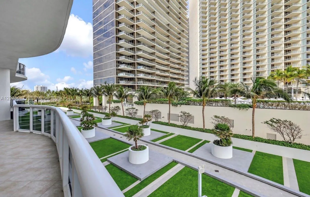 9601 Collins Ave #403