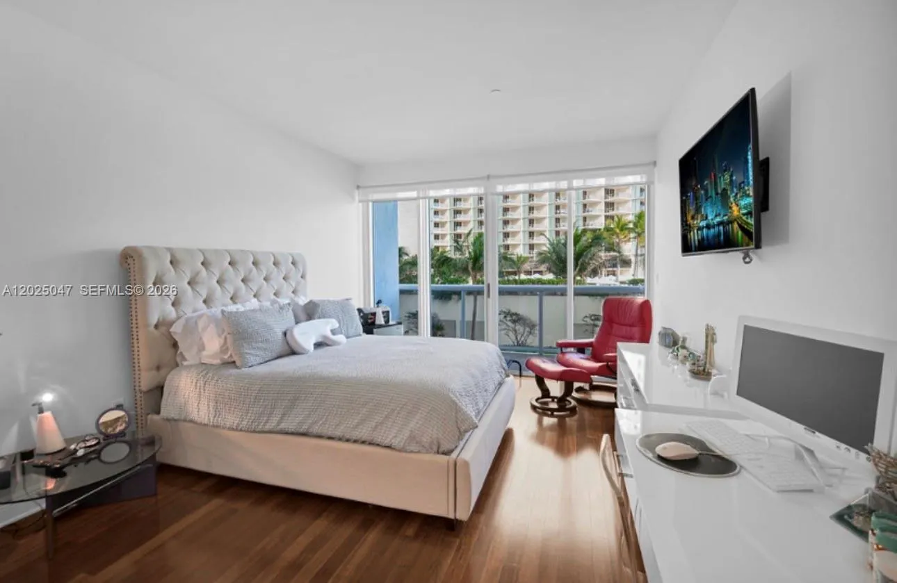 9601 Collins Ave #403