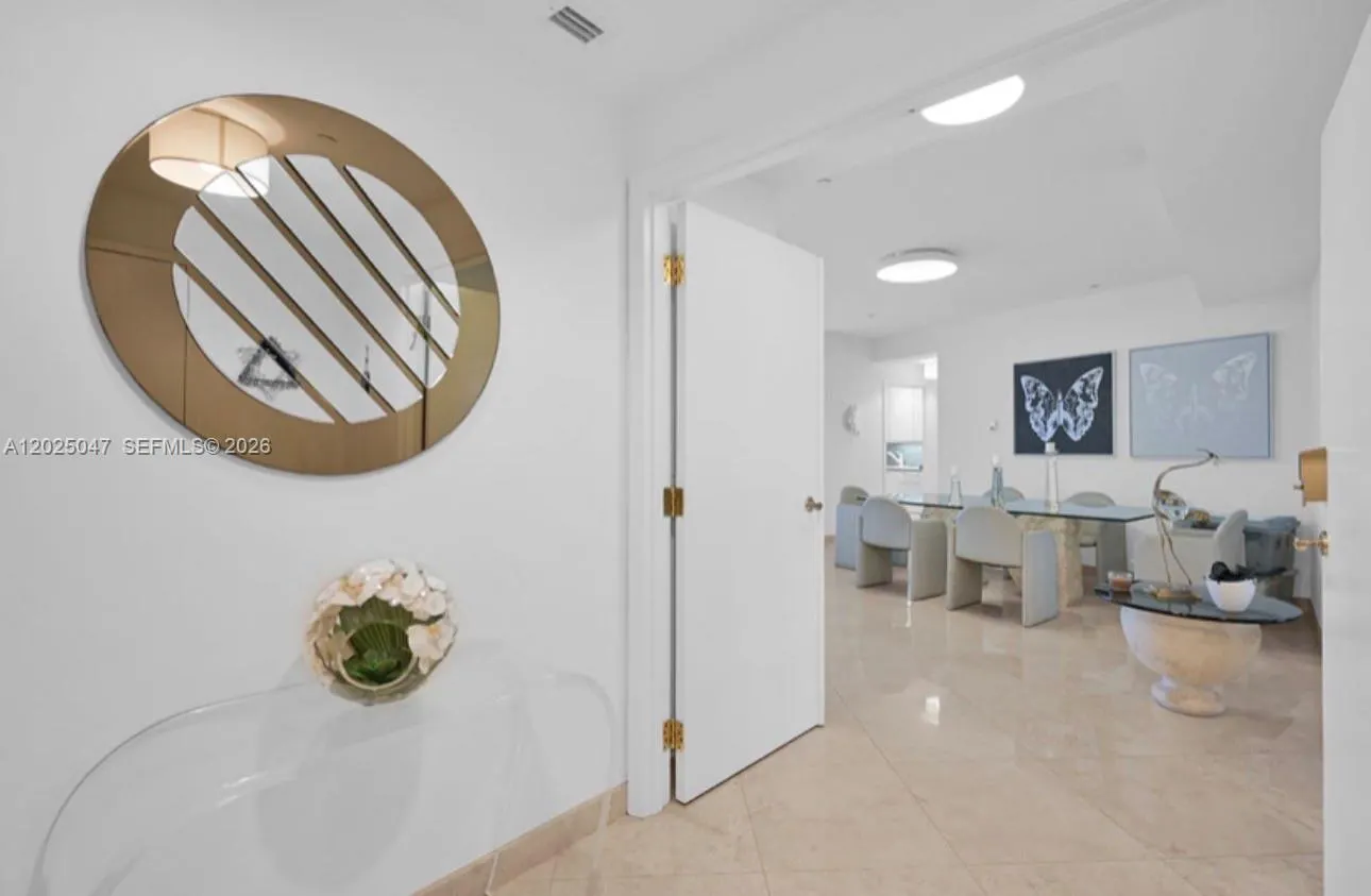 9601 Collins Ave #403