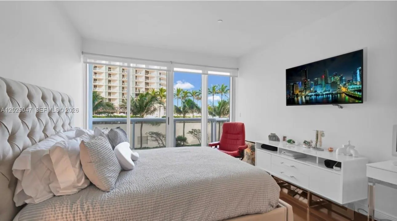9601 Collins Ave #403