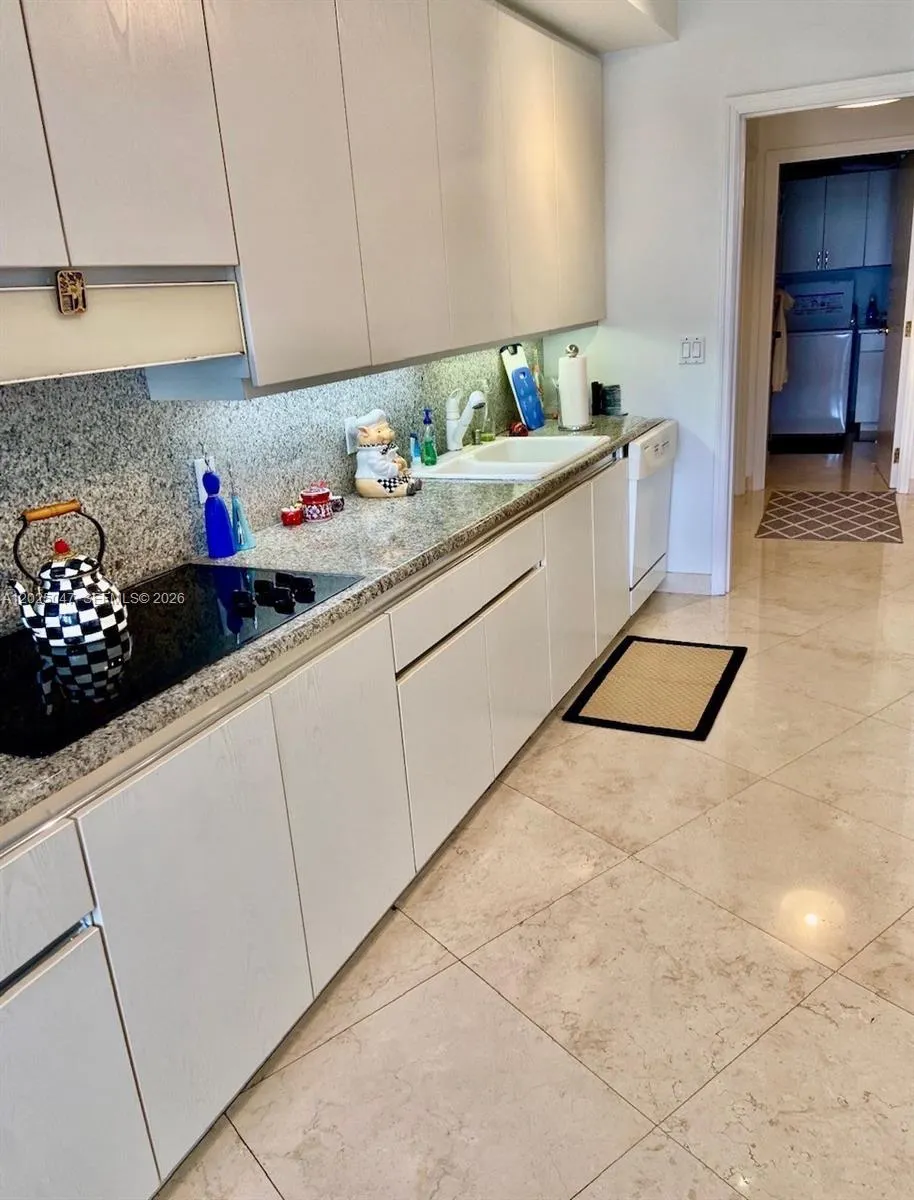 9601 Collins Ave #403