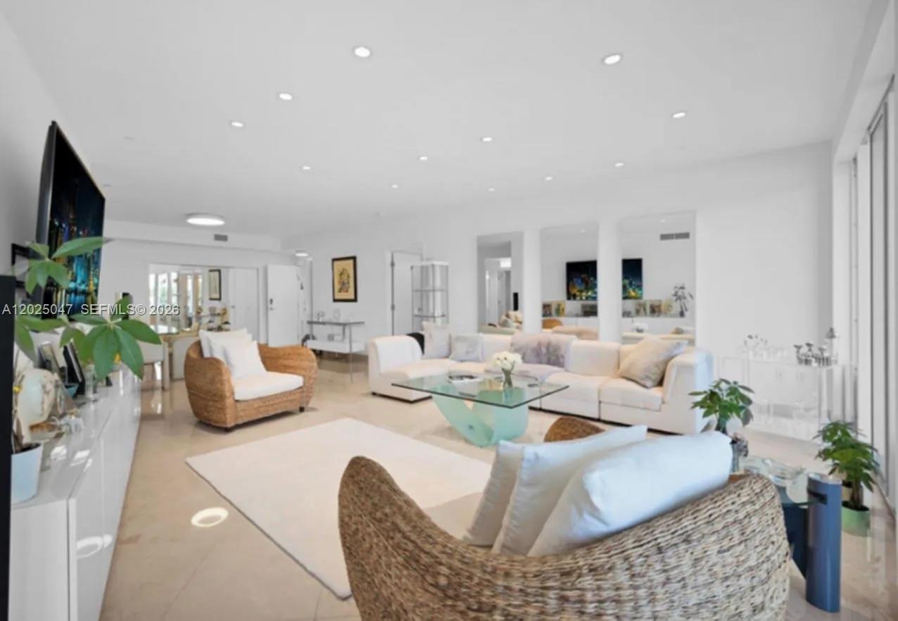 9601 Collins Ave #403