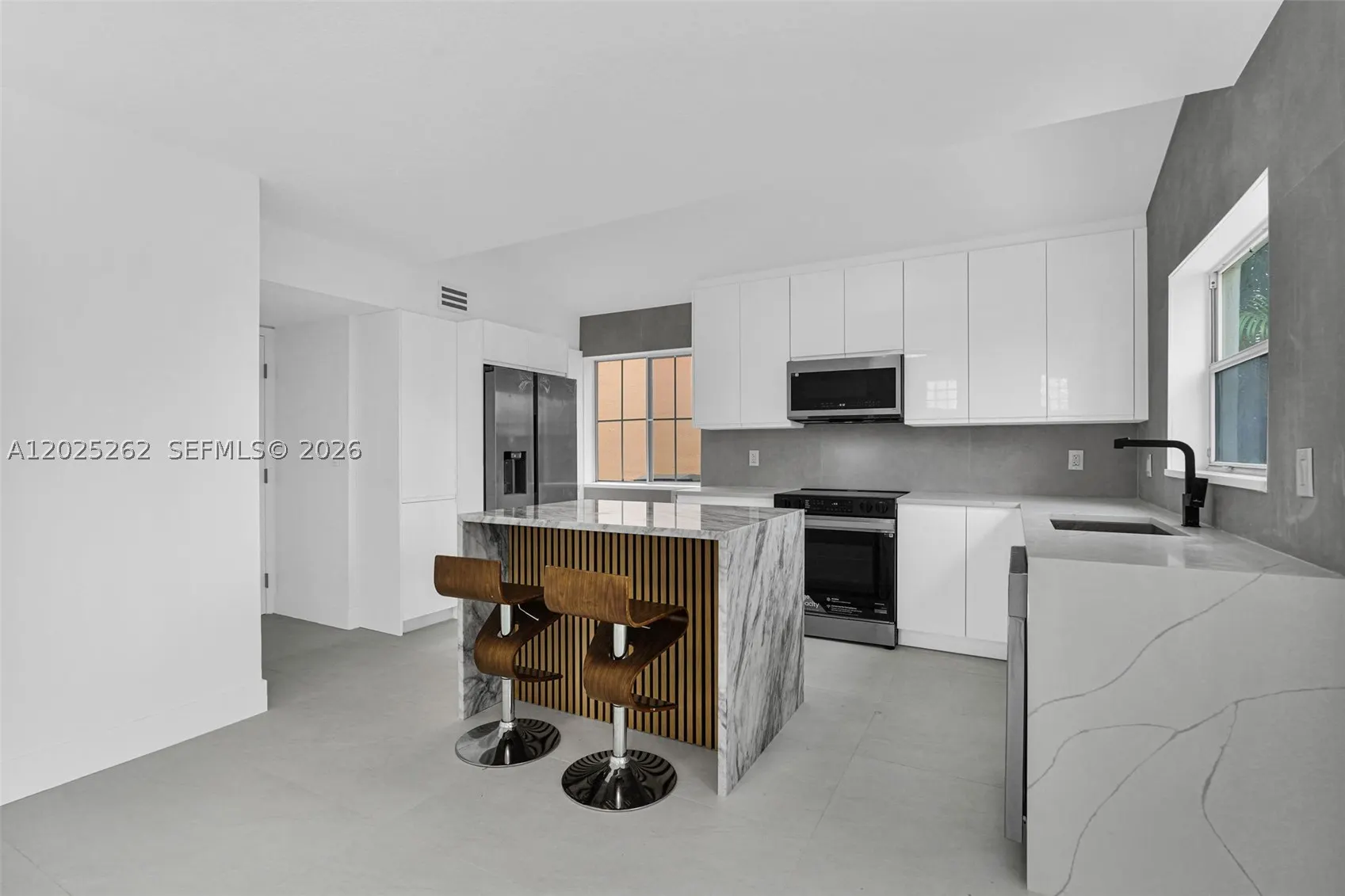 1089 SE 6th Ave