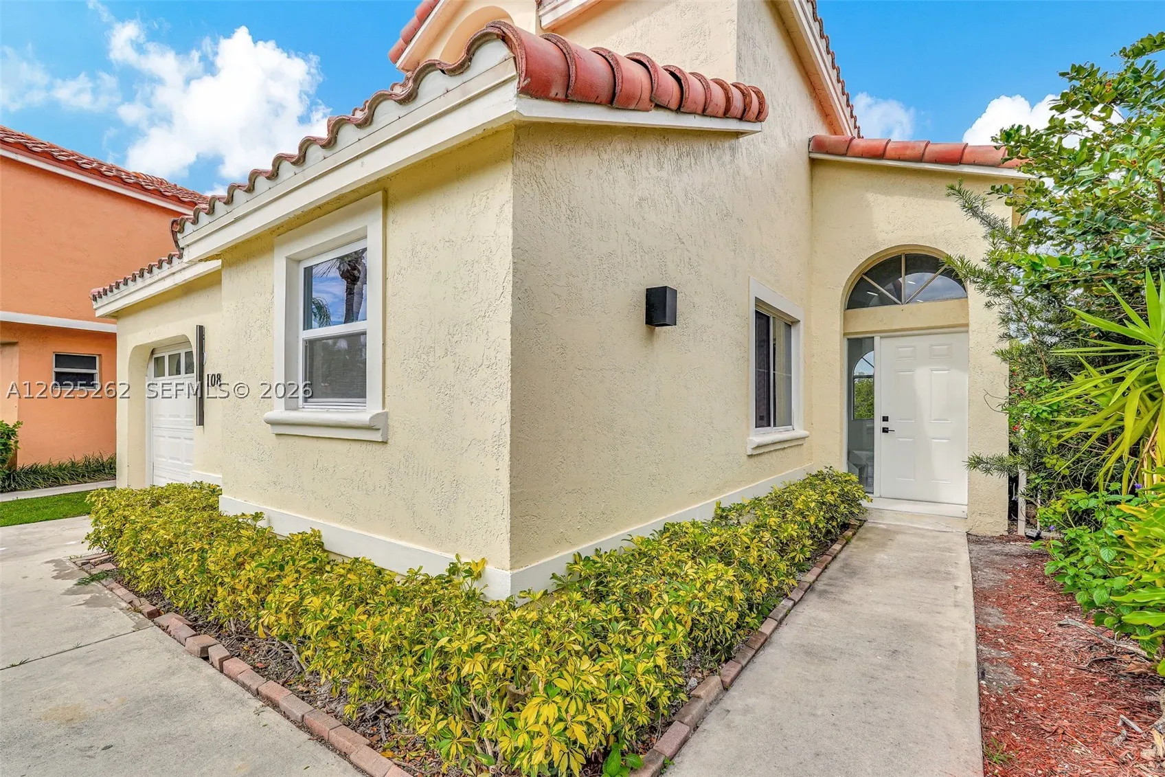1089 SE 6th Ave