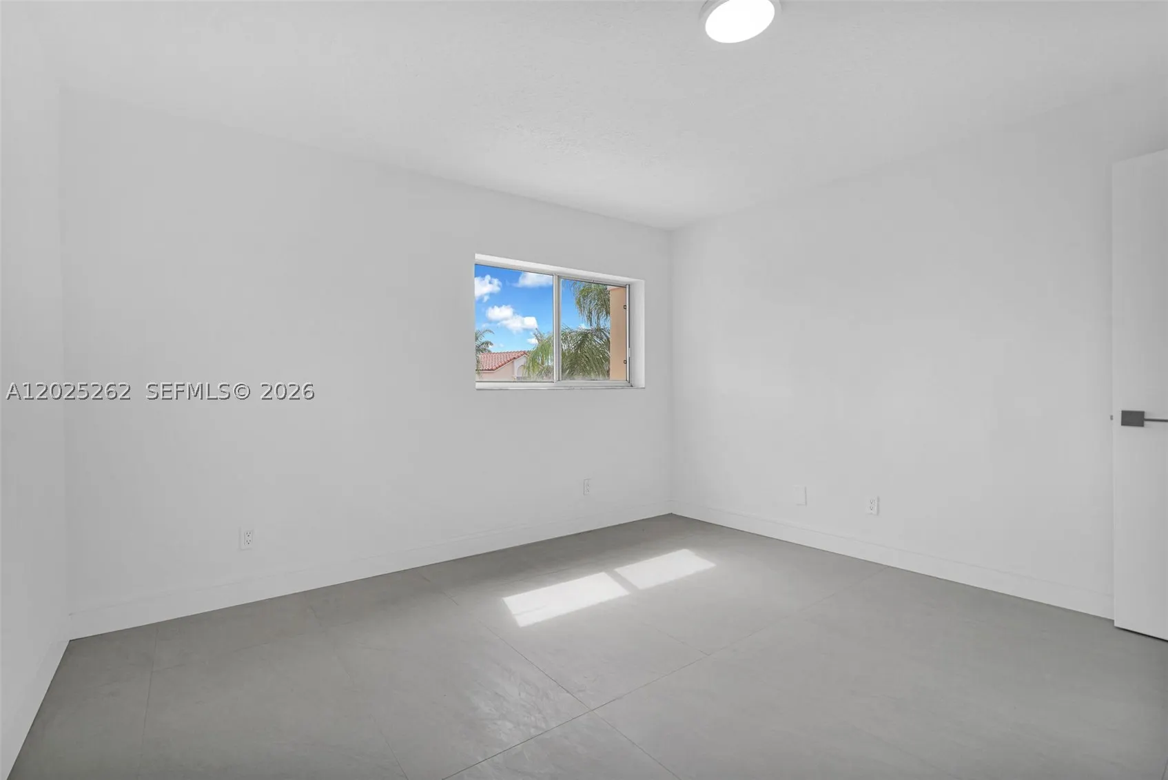 1089 SE 6th Ave