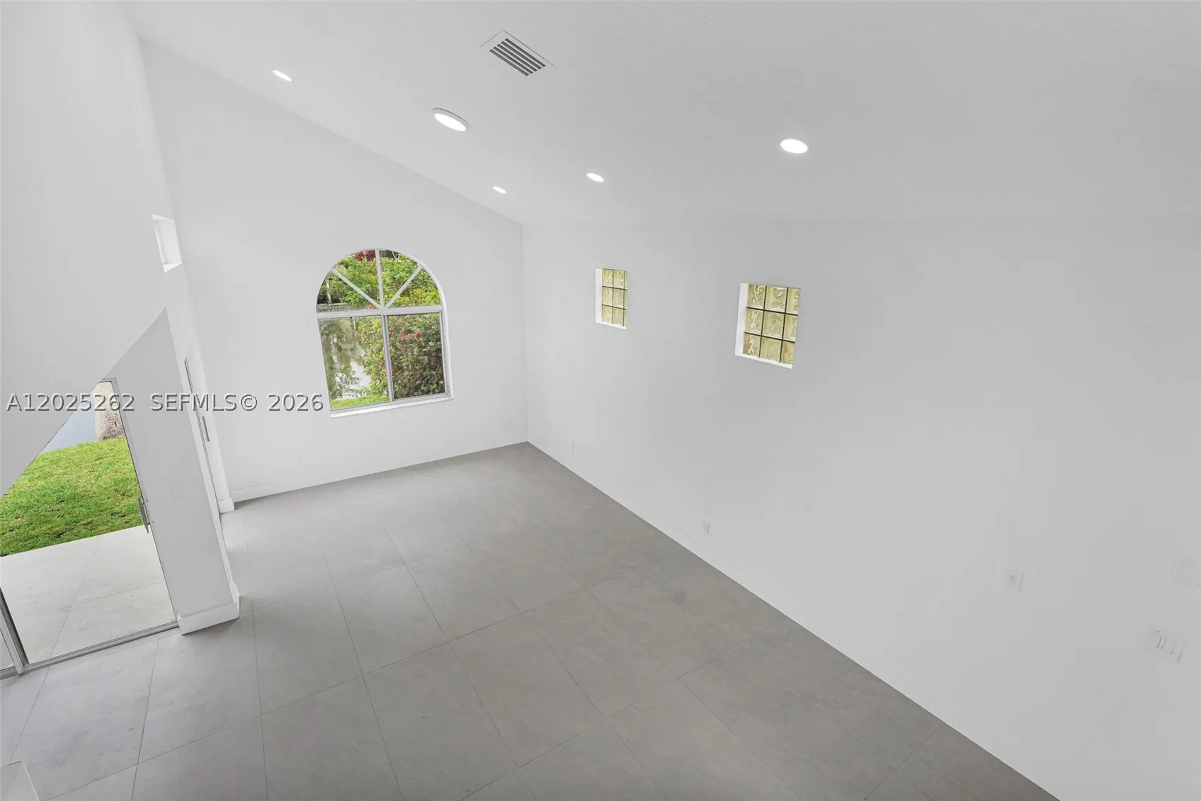 1089 SE 6th Ave