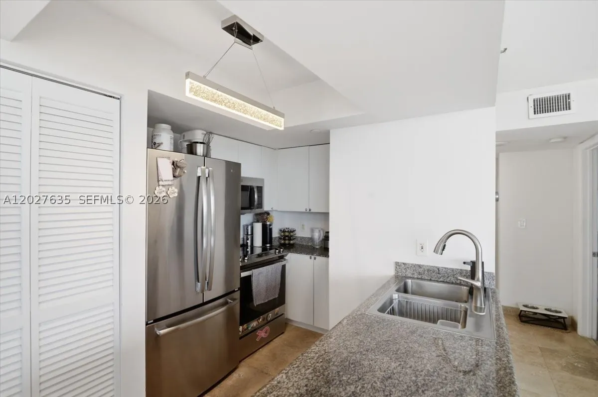 8911 Collins Ave #601