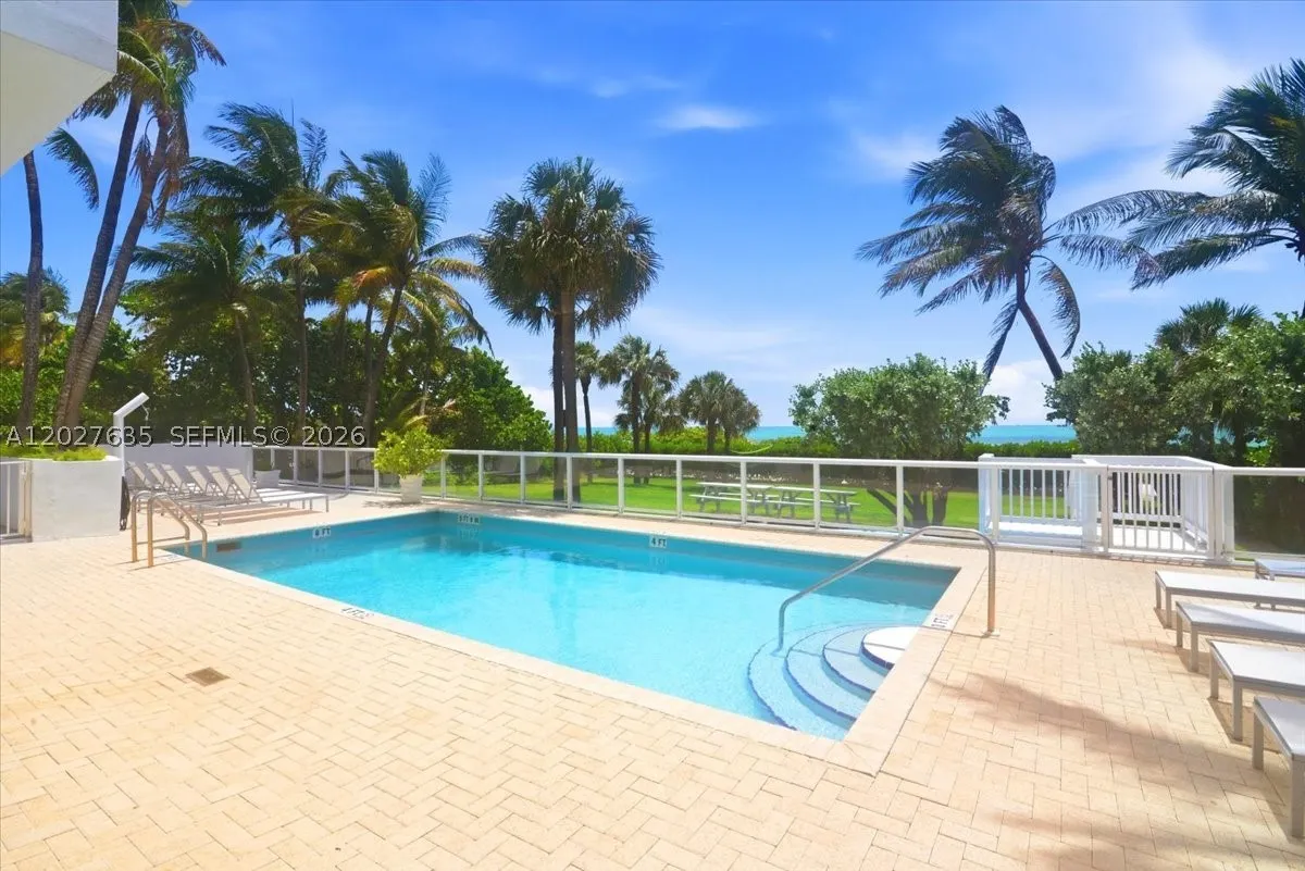 8911 Collins Ave #601