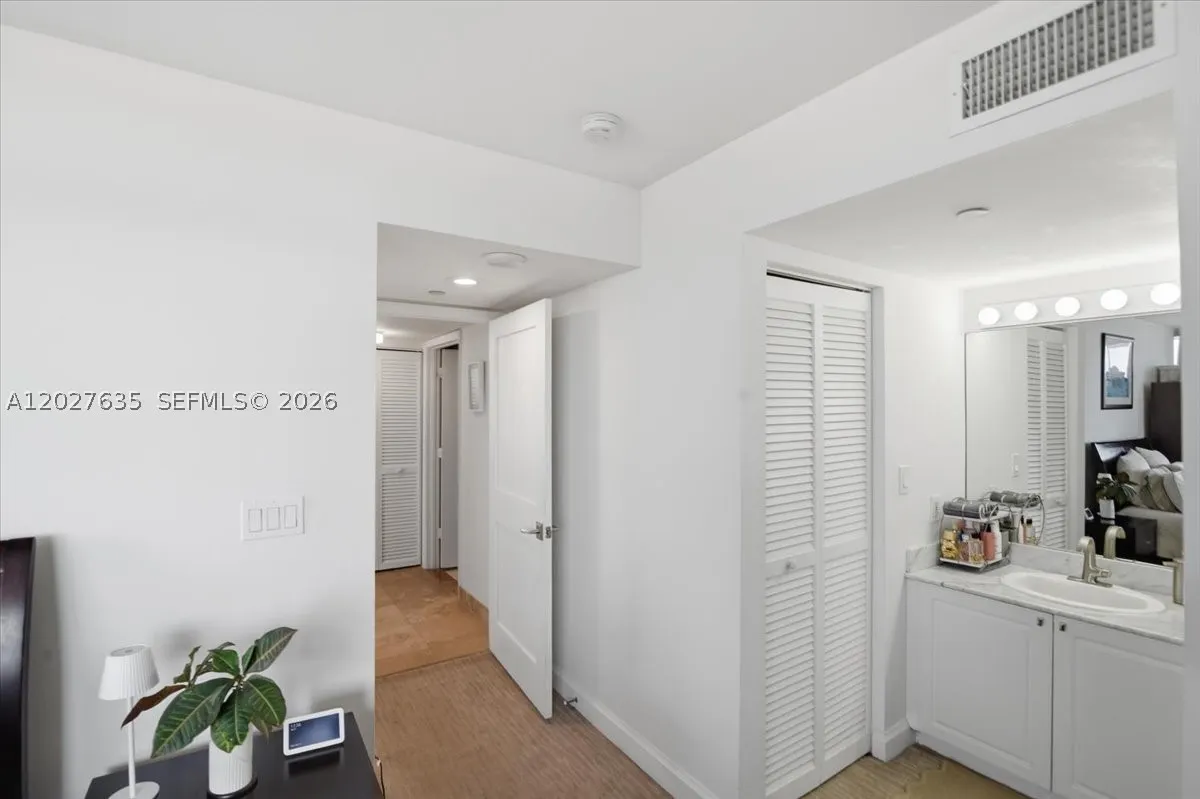 8911 Collins Ave #601