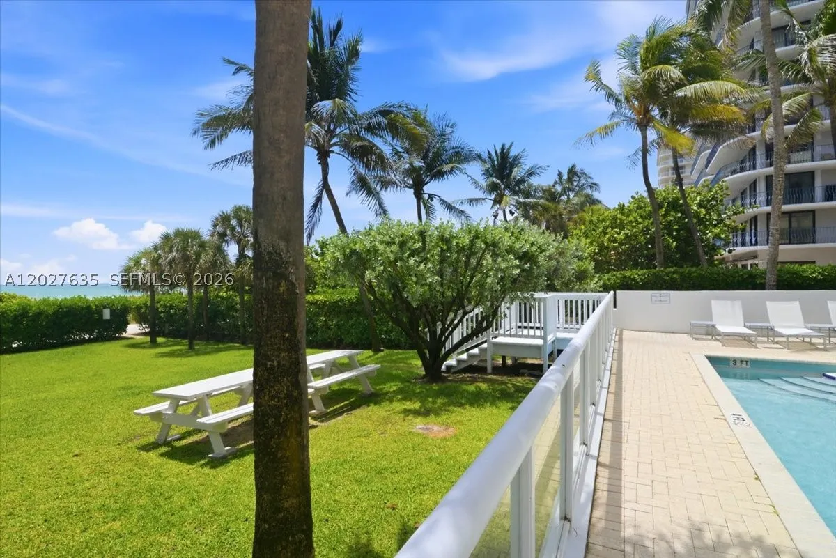 8911 Collins Ave #601