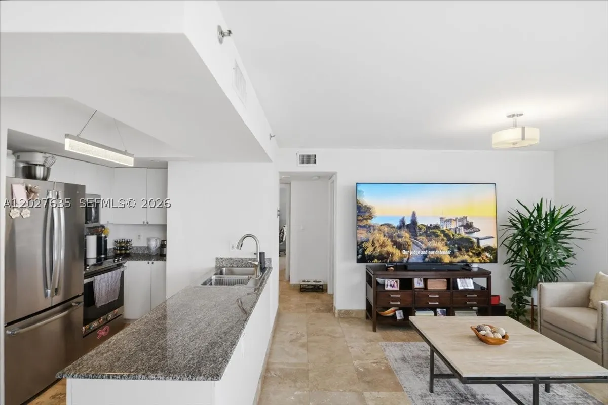 8911 Collins Ave #601