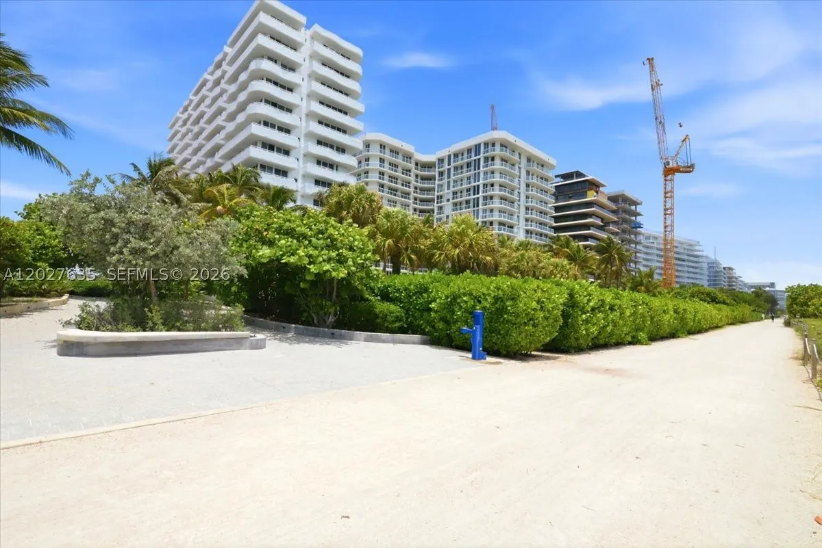8911 Collins Ave #601