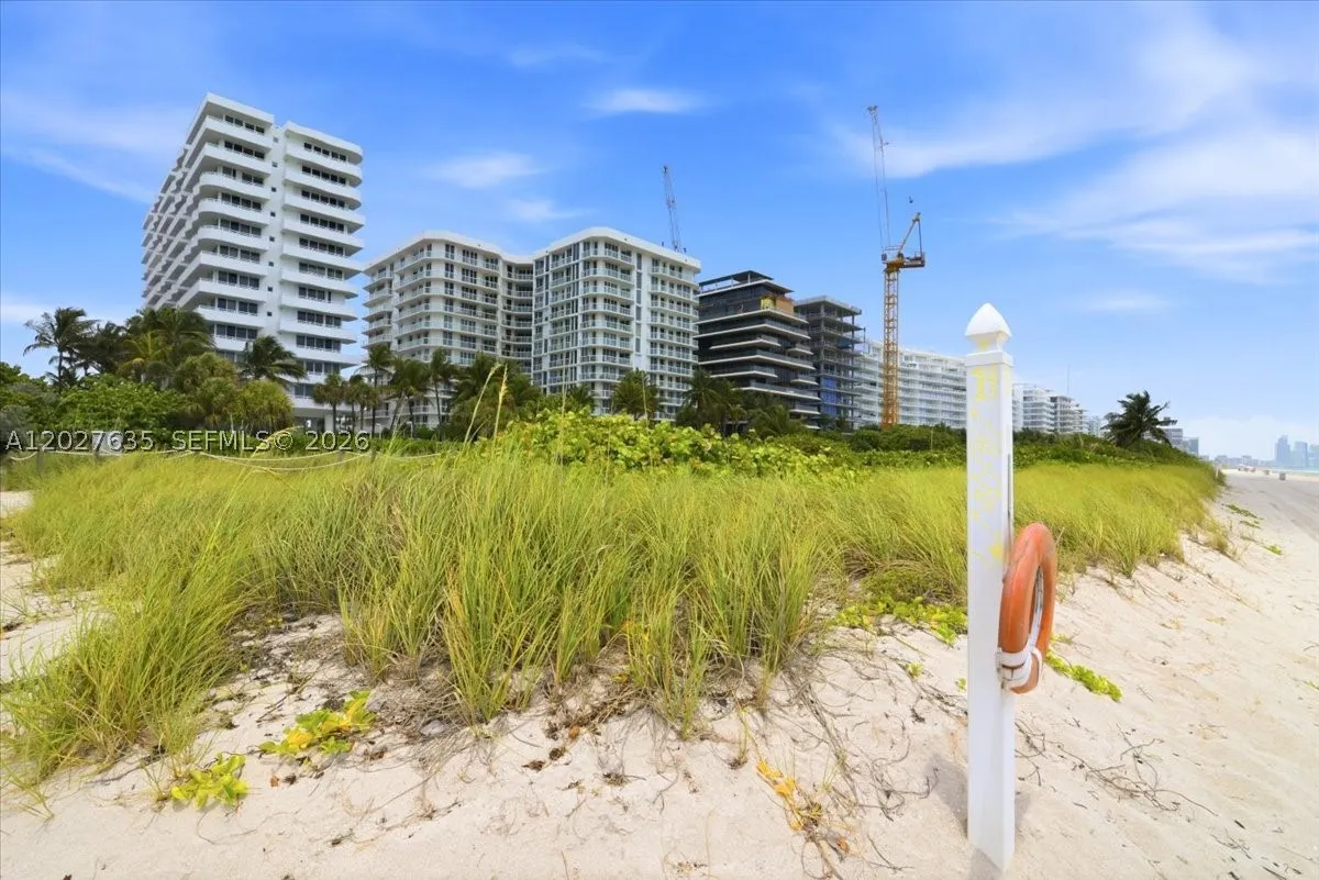 8911 Collins Ave #601