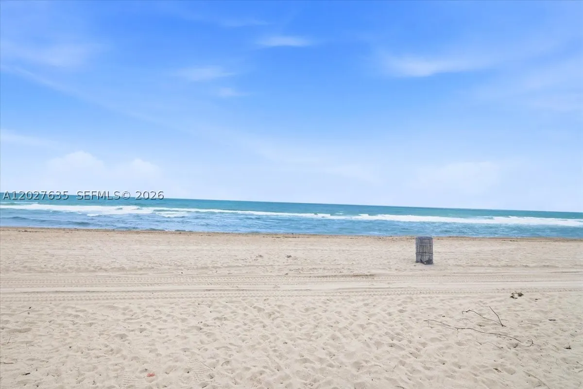 8911 Collins Ave #601