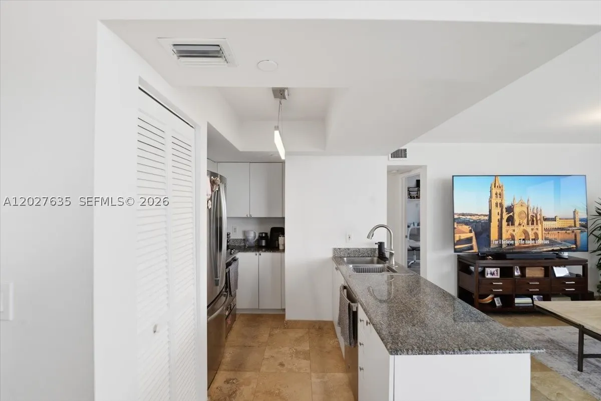 8911 Collins Ave #601
