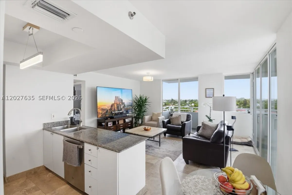 8911 Collins Ave #601