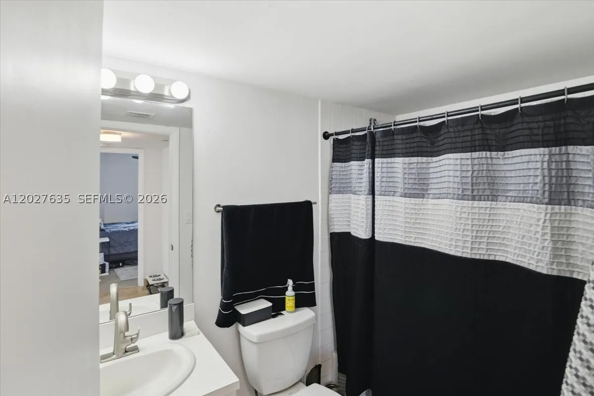 8911 Collins Ave #601