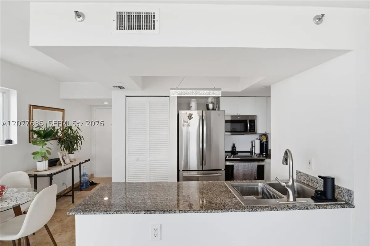 8911 Collins Ave #601