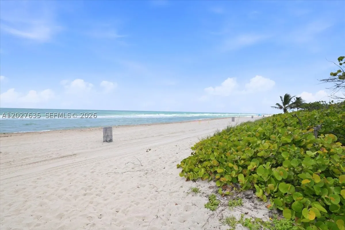 8911 Collins Ave #601