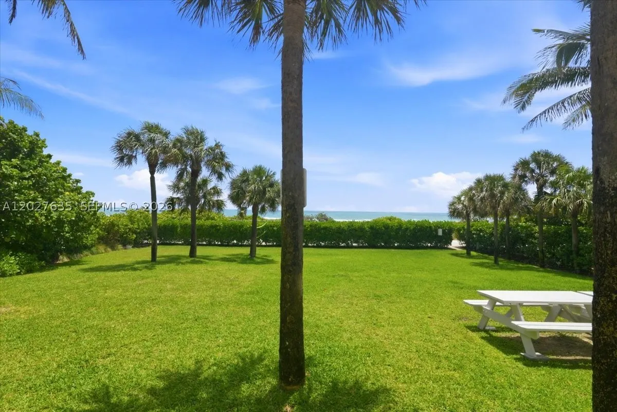 8911 Collins Ave #601