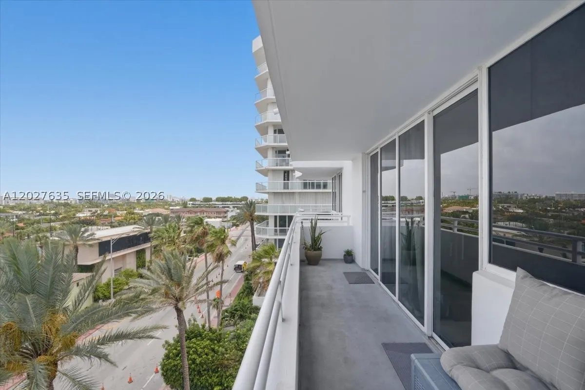 8911 Collins Ave #601
