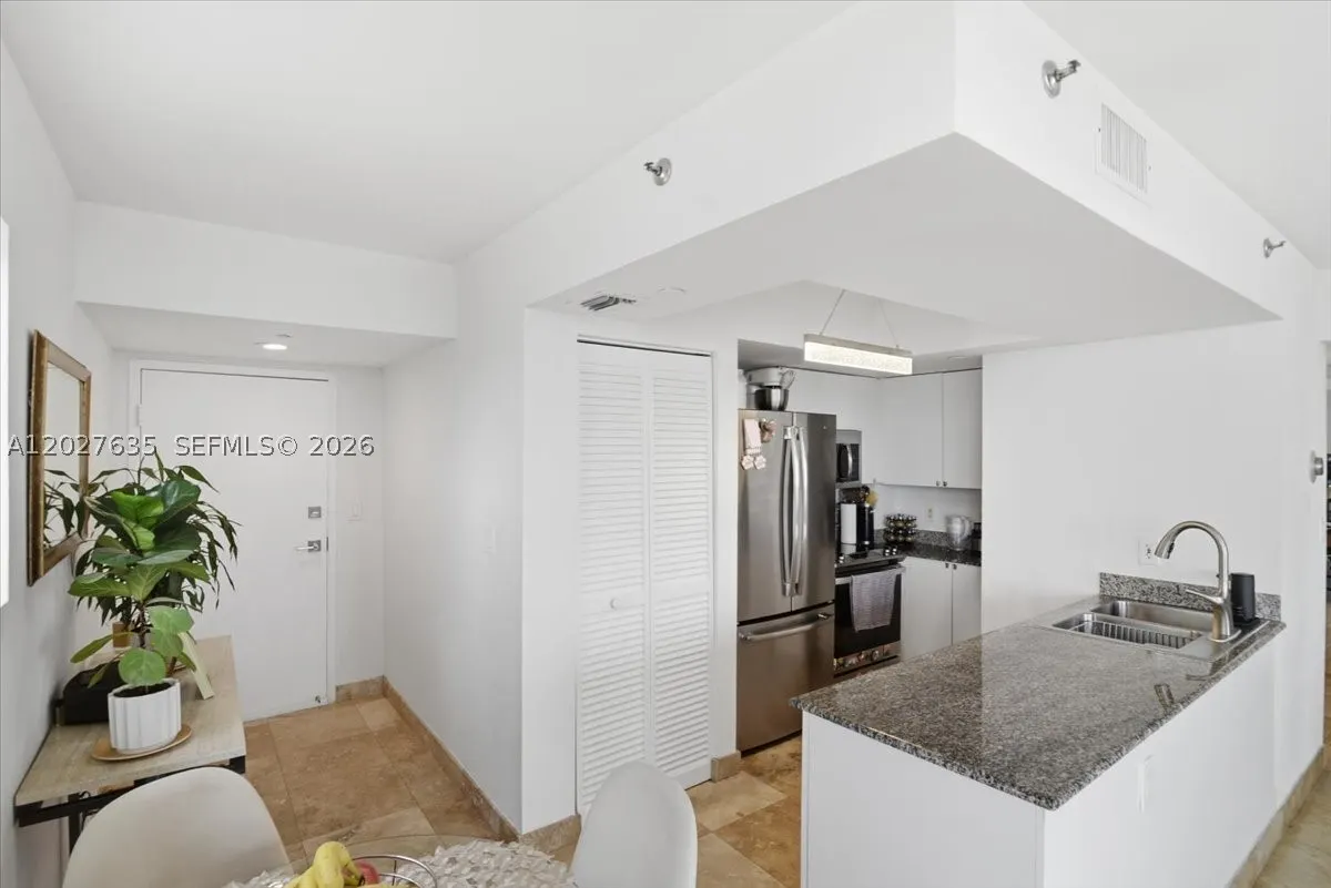 8911 Collins Ave #601