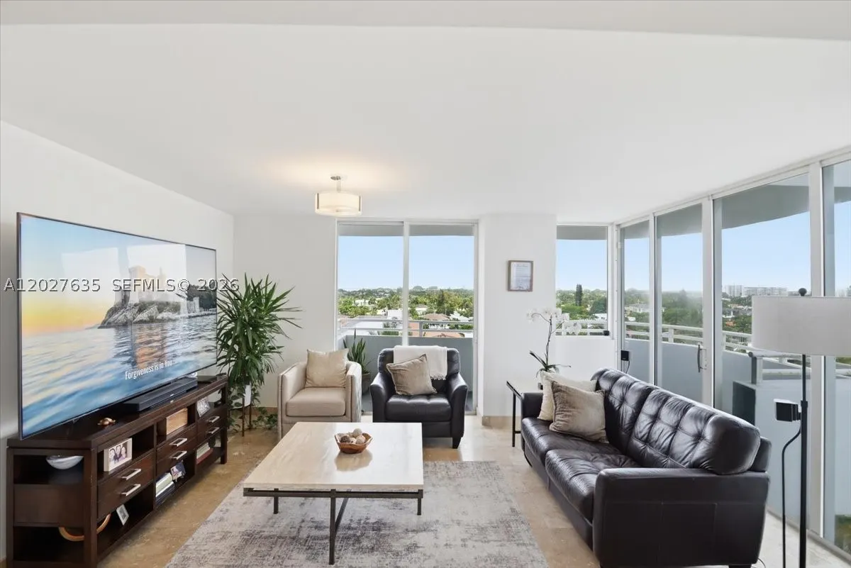 8911 Collins Ave #601